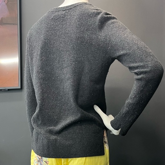 100% cashmere sweater. Size Medium. - Picture 2 of 3